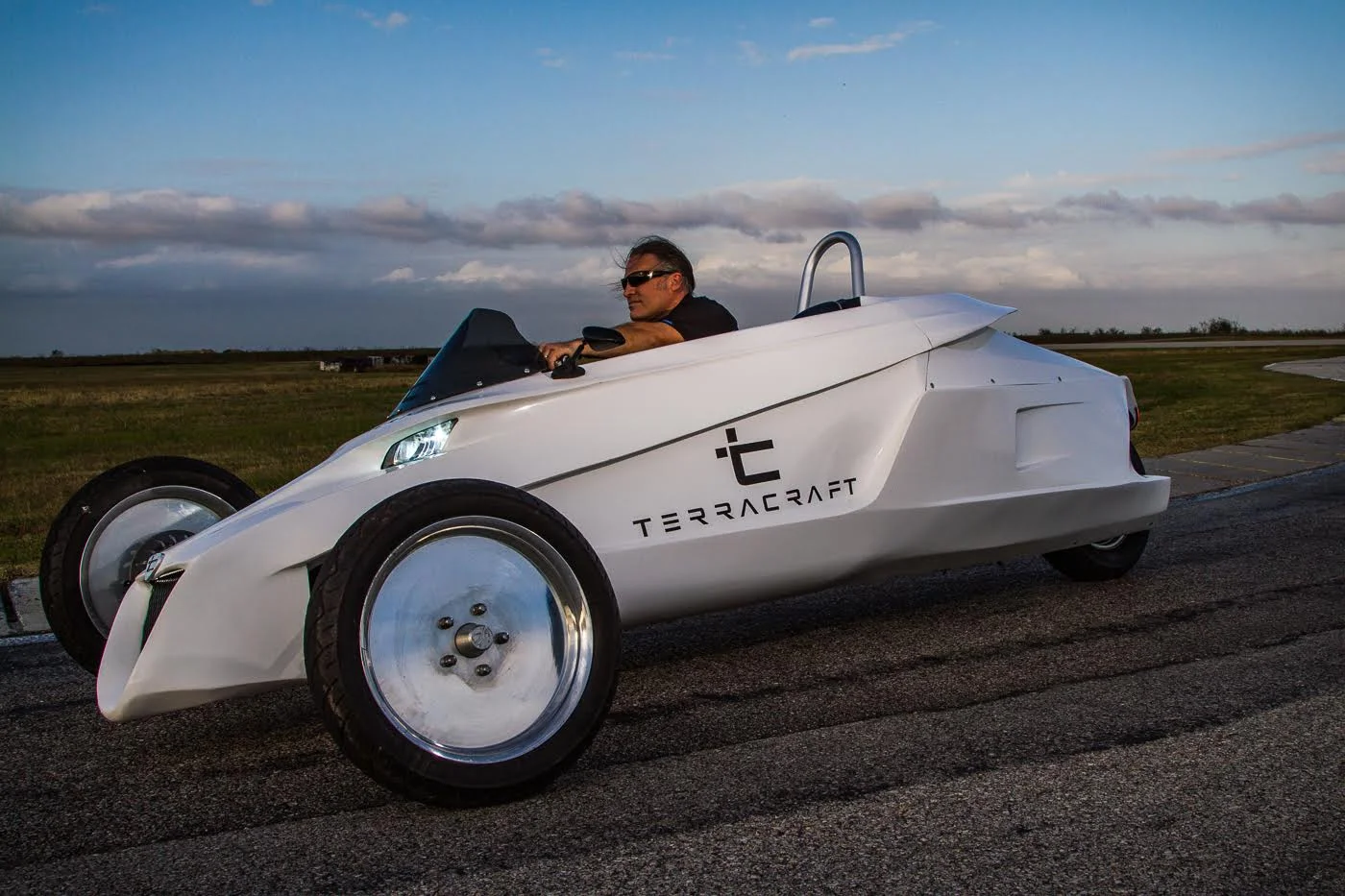 TerraCraft Motors Inc. Unveils the First High Performance Leaning Trike with a Proprietary Interactive Lean Control System TerraCraft Motors Inc